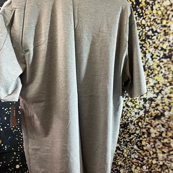 V neck - Picture 2 of 3